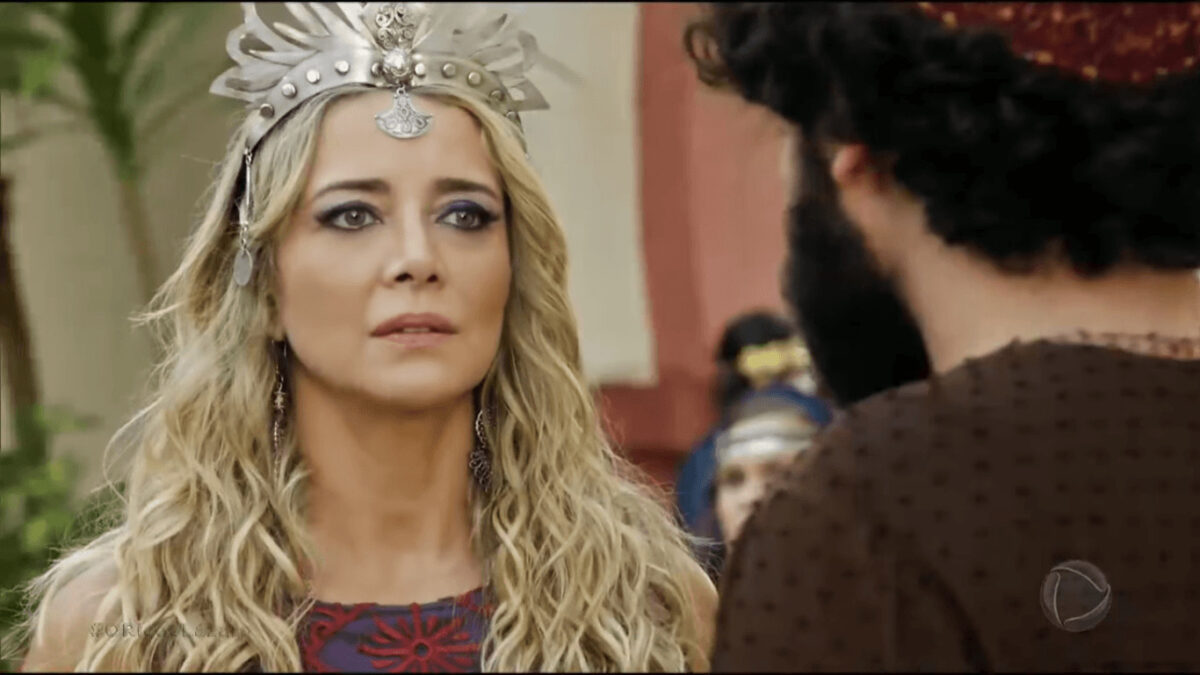 Sammu Ramat assustada em cena da novela O Rico e Lázaro
