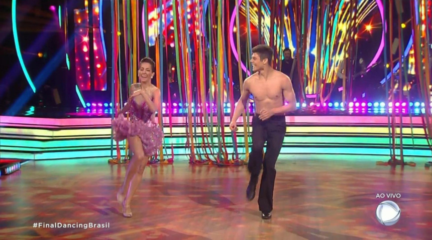 Maytê Piragibe e Paulo Victor dançam na final do Dancing Brasil