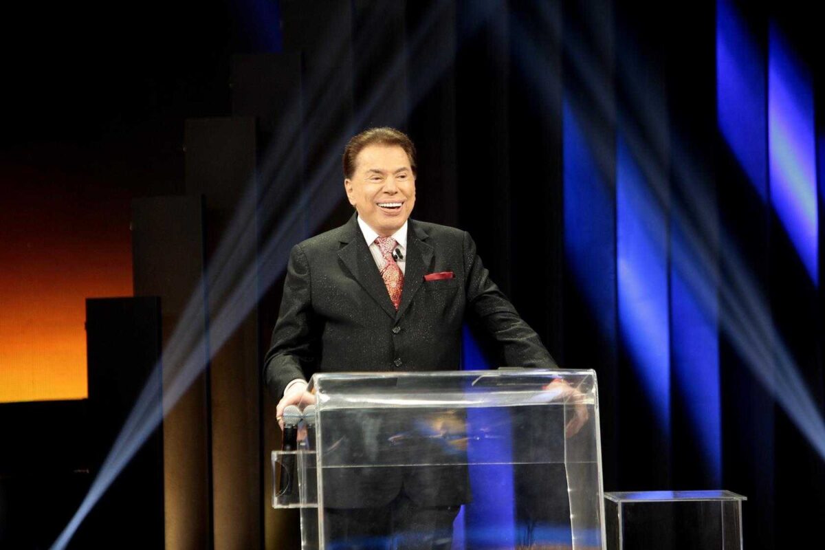 Silvio Santos no palco do Troféu Imprensa