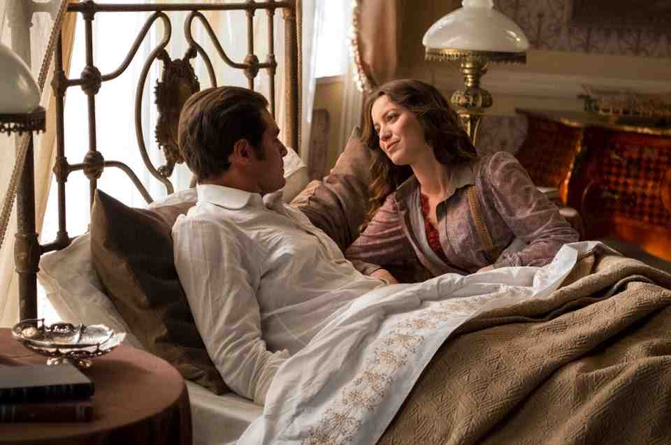 Elisabeta (Nathalia Dill) e Darcy (Thiago Lacerda) em cena de Orgulho e Paixão