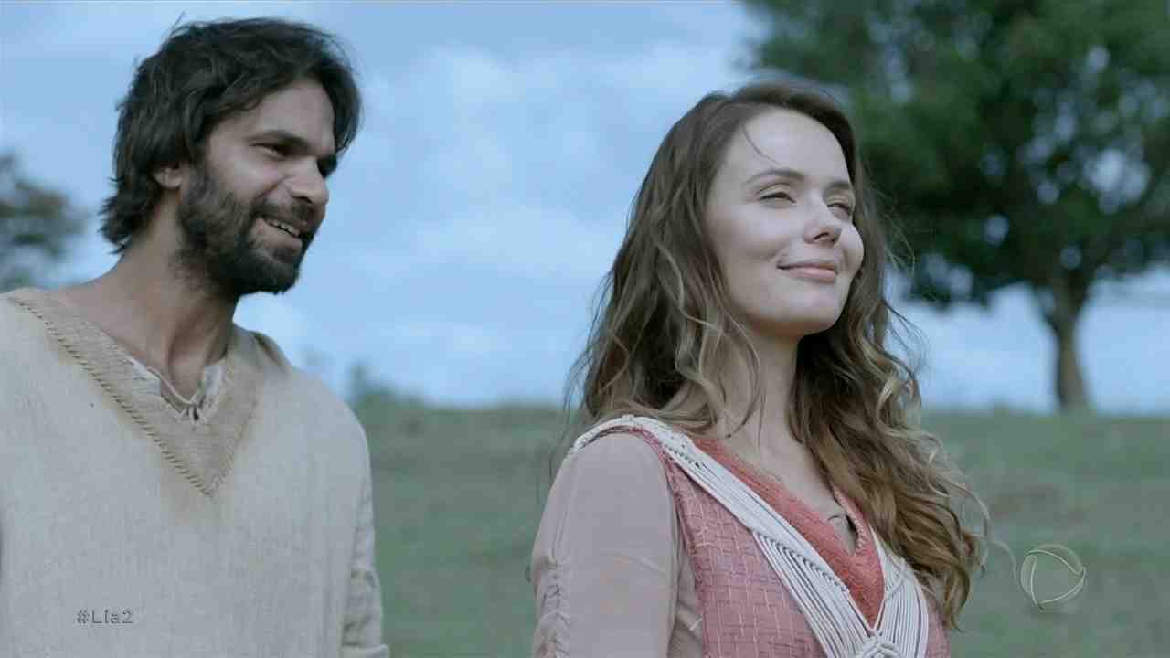 Jacó (Felipe Cardoso) e Raquel (Graziela Schmitt) em cena de Lia na Record TV