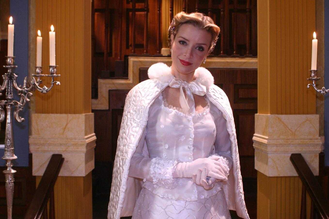 Christine Fernandes interpreta Aurélia em Essas Mulheres