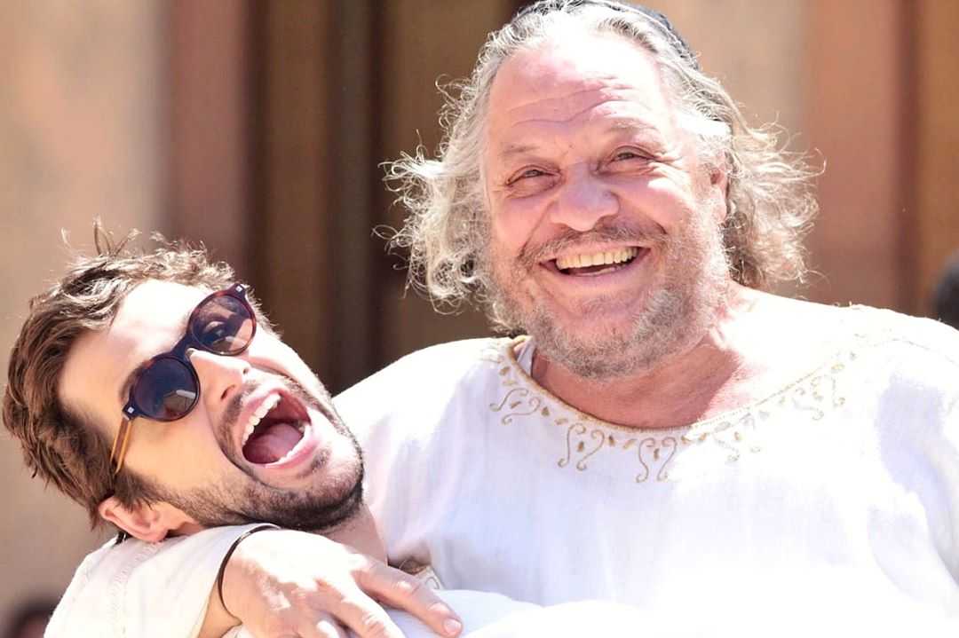 Gil Coelho e Ernani Moraes nos bastidores da novela Jesus