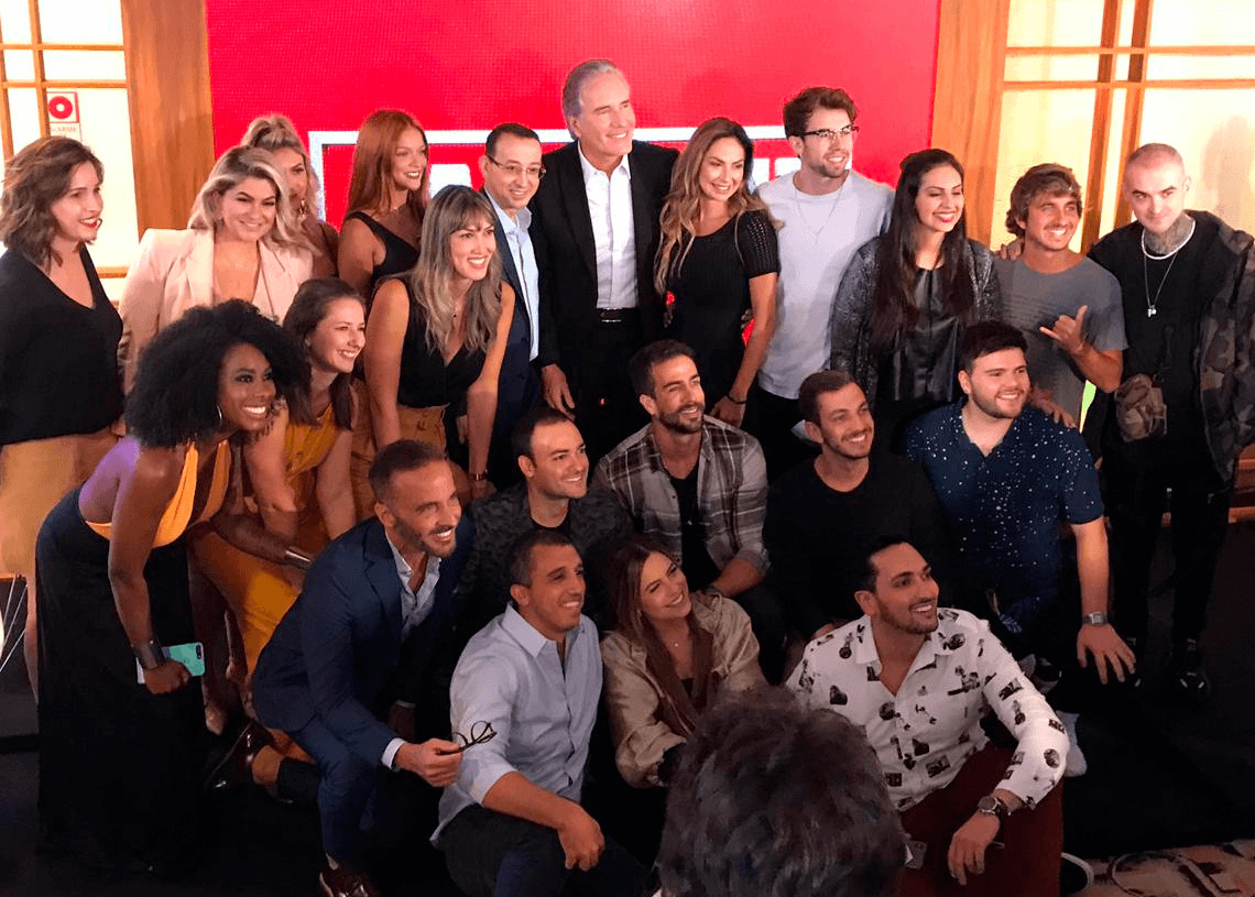 Roberto Justus e os participantes de 'O Aprendiz'