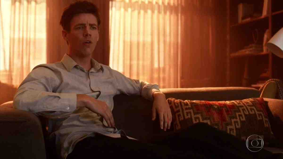 Grant Gustin em cena de the flash