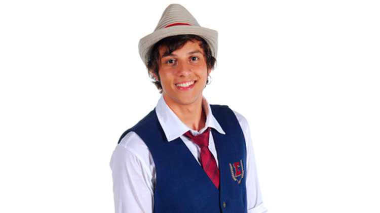 Chay Suede como Tomás em Reblede