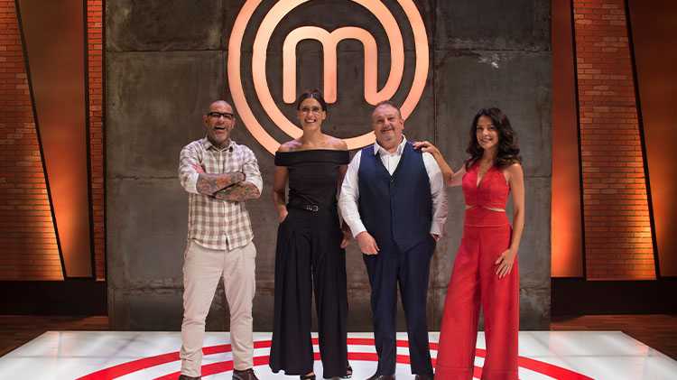 Os jurados Henrique Fogaça, Paola Carosella, Erick Jacquin e a apresentadora Ana Paula Padrão