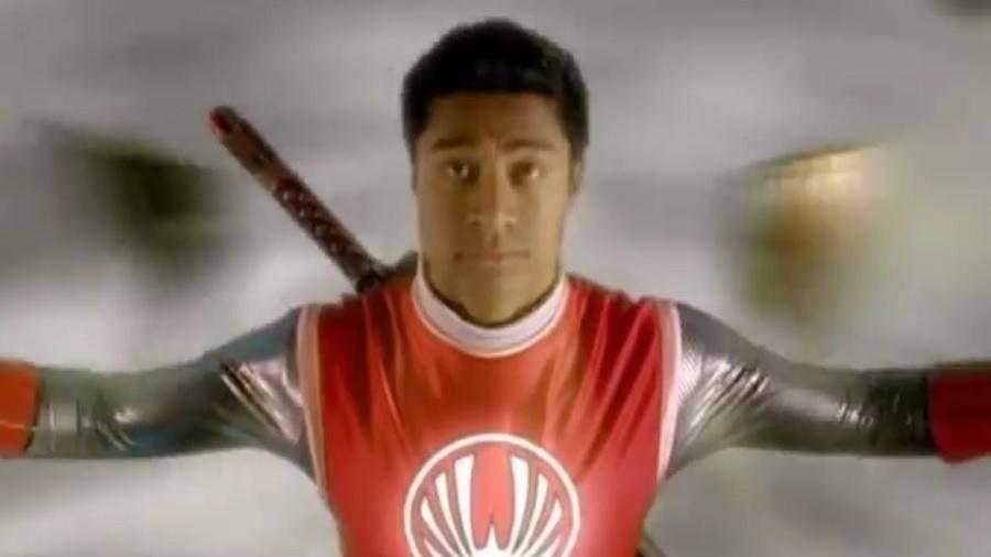 Ator Pua Magasiva, que interpretou o Ranger Vermelho