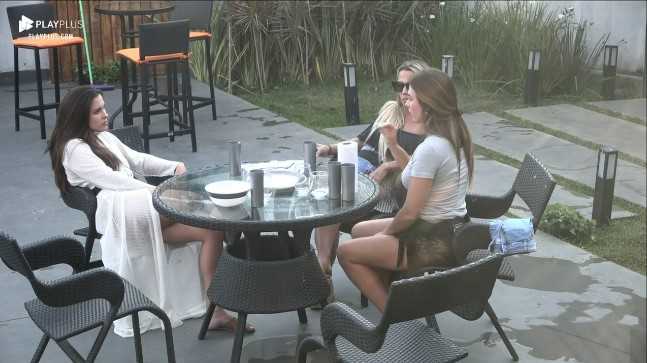 Kamilla, Nicole e Taty conversam no Power Couple Brasil