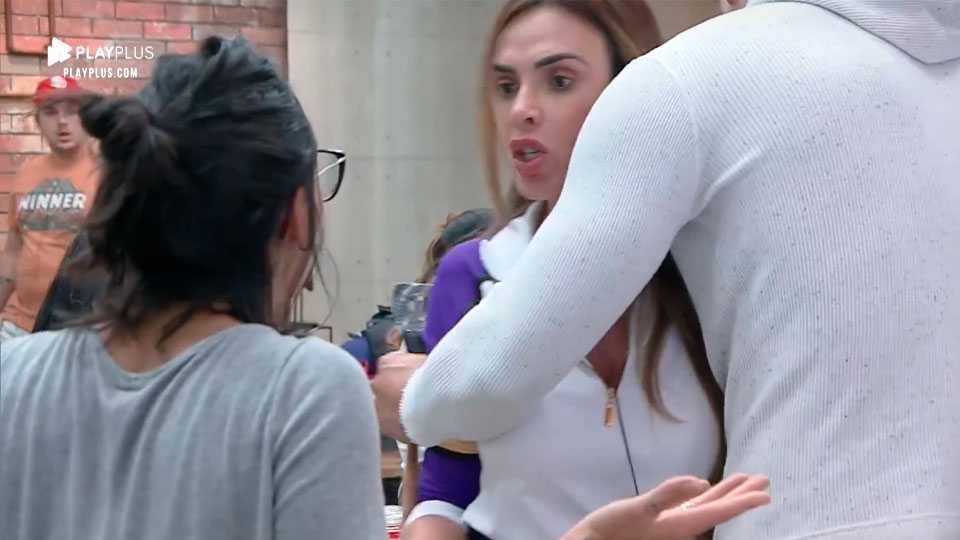Nicole parte pra cima de Clara no Power Couple Brasil