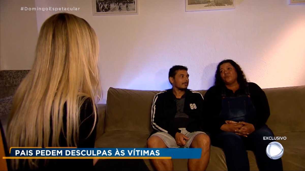 Repórter Renata Loures comandou a entrevista com os pais do sequestrador no 'Domingo Espetacular' |