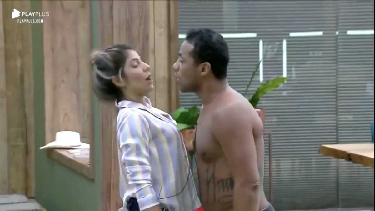 Hari é beijada por Phellipe sem consentimento