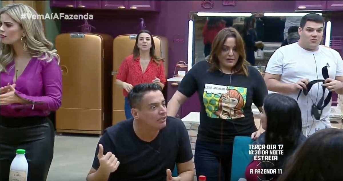 Leo Dias discute em A Fazenda
