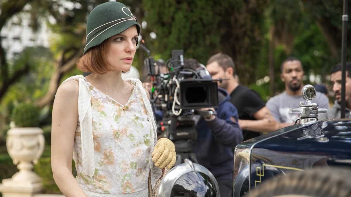 Maria Eduarda de Carvalho como Olga nos bastidores de Éramos Seis