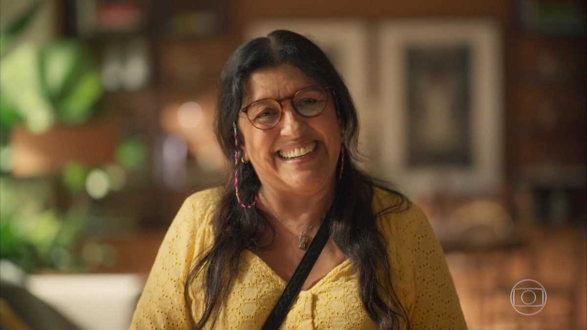 Regina Casé (Lurdes) em cena de Amor de Mãe