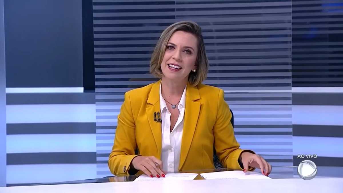 Livia Braz apresentando o DF Record