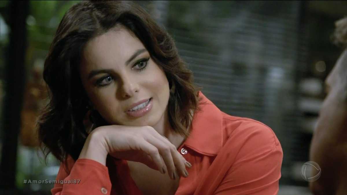 Donatella personagem de Sthefany Brito em Amor Sem Igual