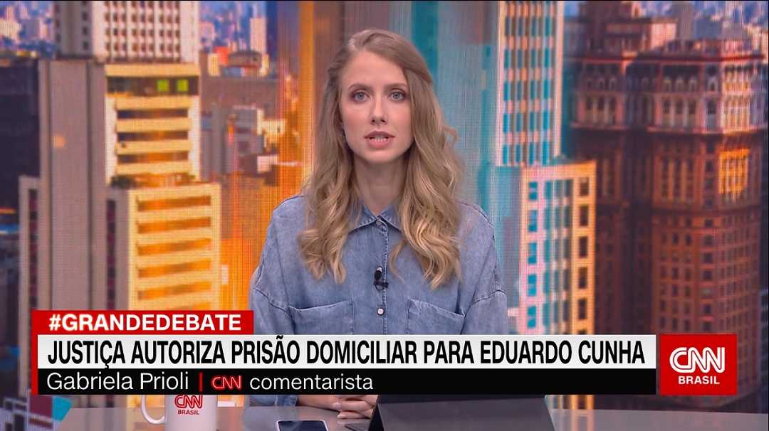 Foto da comentarista Gabriela Prioli durante O Grande Debate na CNN Brasil