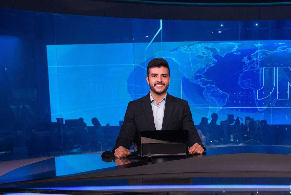 Matheus Ribeiro apresenta o Jornal Nacional
