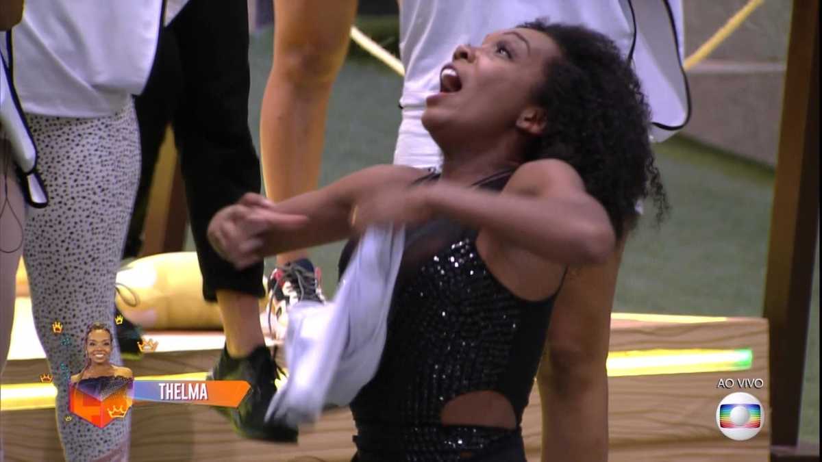 Thelma comemora a liderança no BBB 20