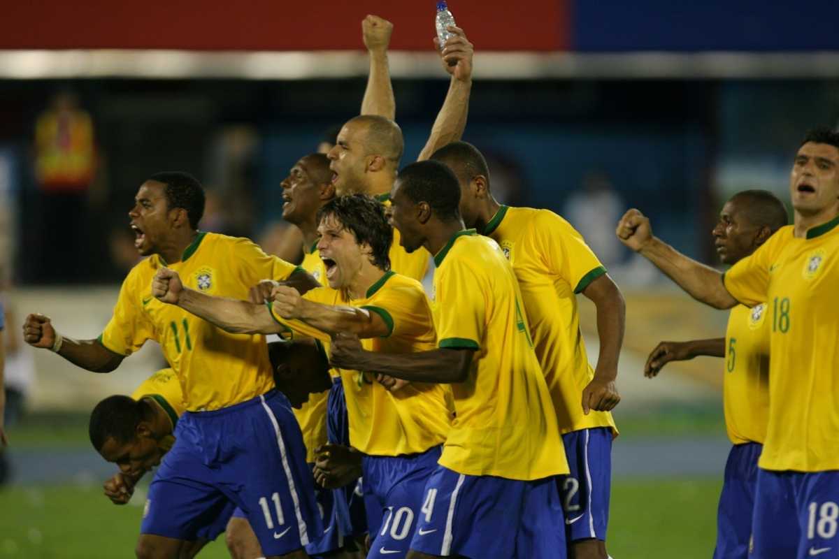 Fotos dos jogadores da Seleção Brasileira após o t´titulo da Copa América em 2007