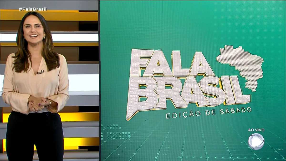 Carla Cecato no cenário do Fala Brasil
