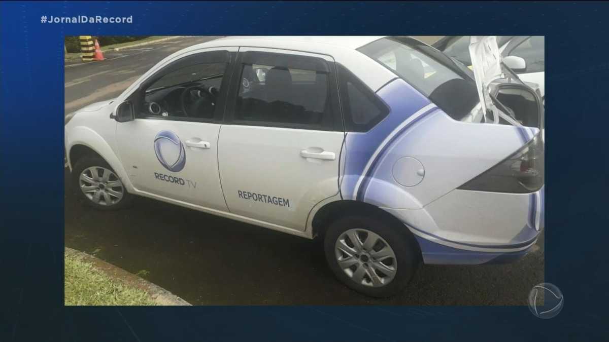 Carro da Record TV adesivado com o logo da Record TV