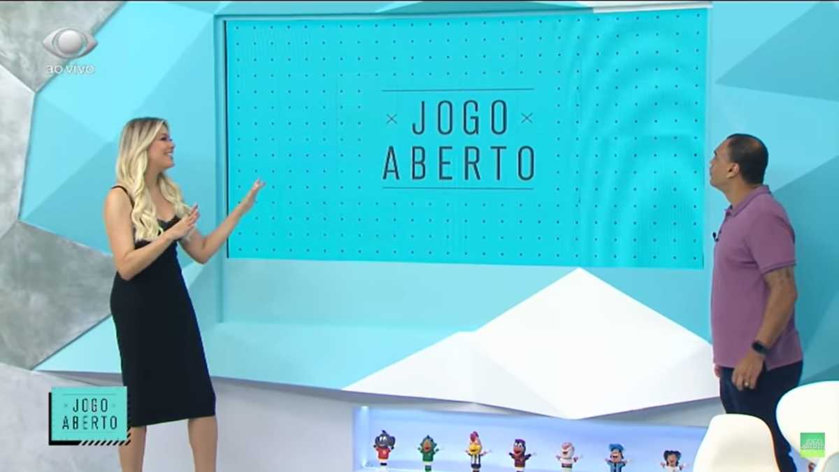 Foto de Renata Fan e Denílson no novo cenário do Jogo Aberto