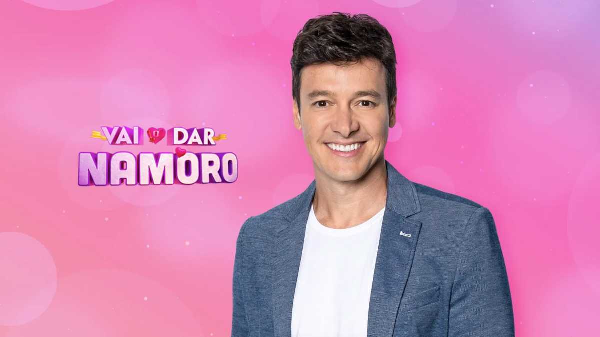 Rodrigo Faro no cenário do Vai Dar Namoro