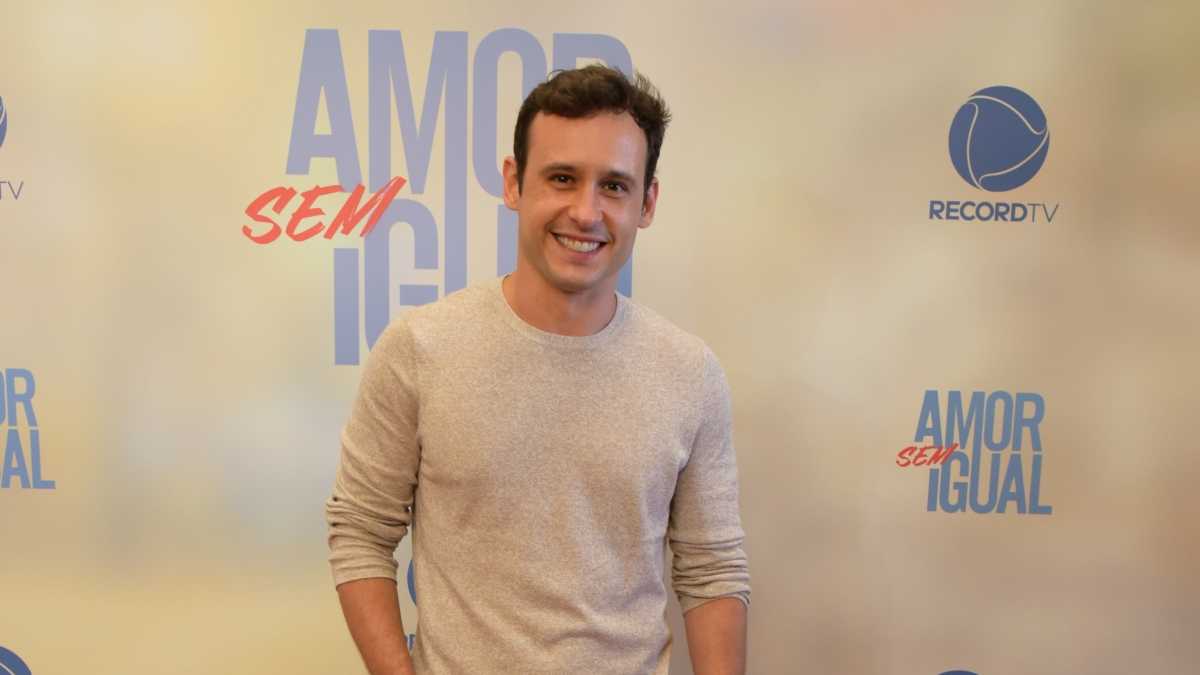 Ator Guilherme Dellorto na coletiva de imprensa da novela Amor Sem Igual