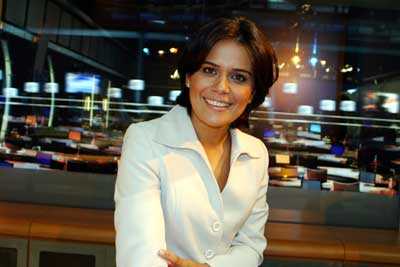 Adriana Araújo no cenário do Jornal da Recrod em 2006