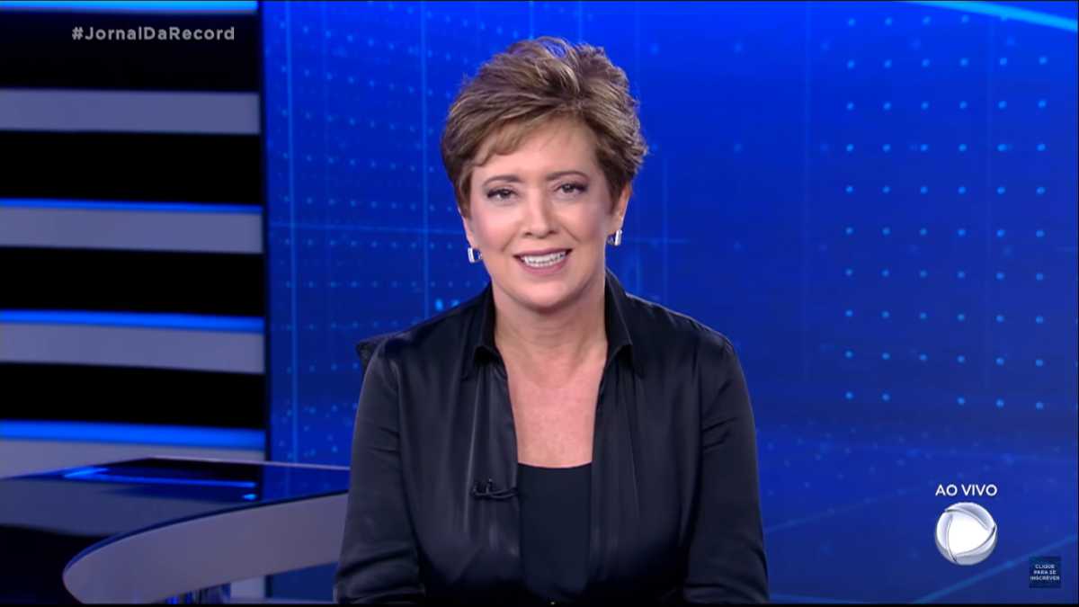 Christina Lemos na bancada do Jornal da Record