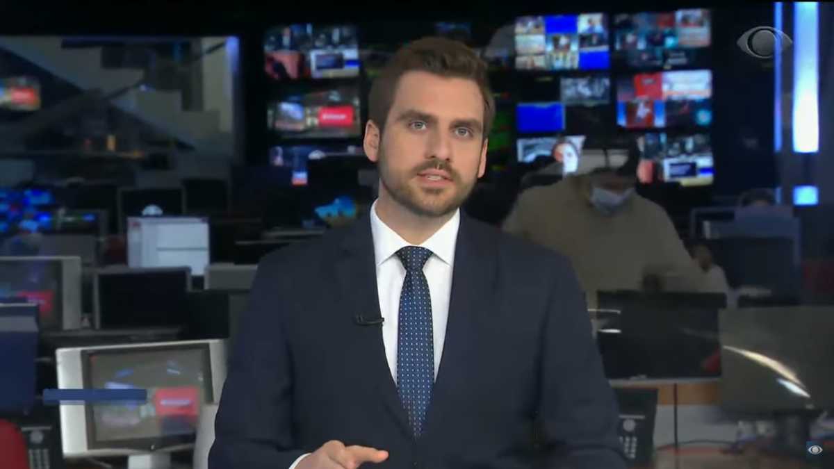 Douglas Santucci apresentando o Jornal da Band