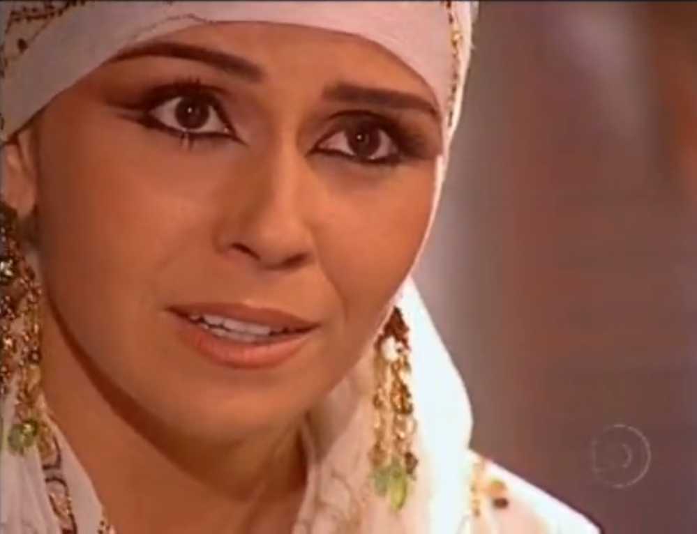 Jade questiona Albieri sobre Leo em O Clone