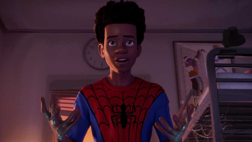Miles Morales em cena de Homem-Aranha no Aranhaverso