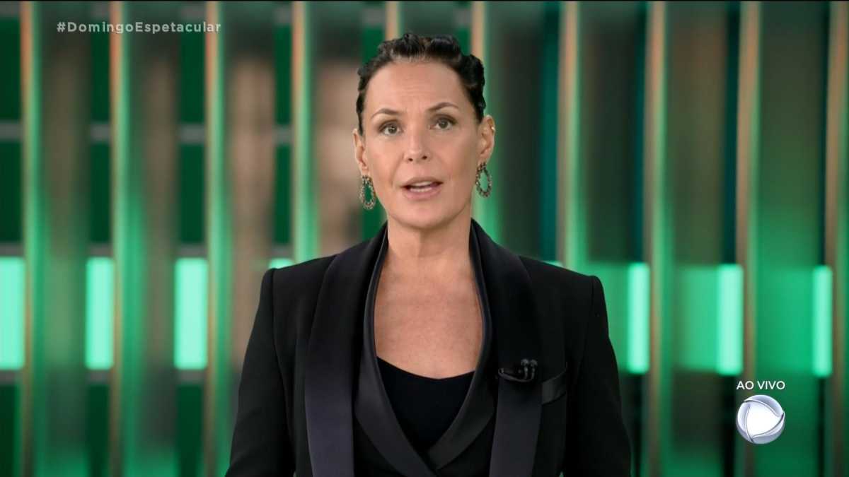 Carolina Ferraz estreia no Domingo Espetacular