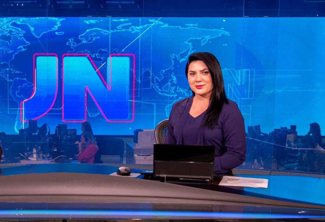 Ellen Ferreira na bancada do Jornal Nacional