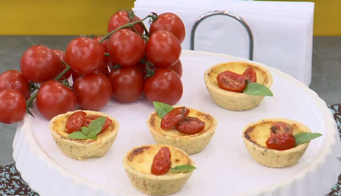 Receita pronta da Empadinha Caprese da Ana Maria Braga