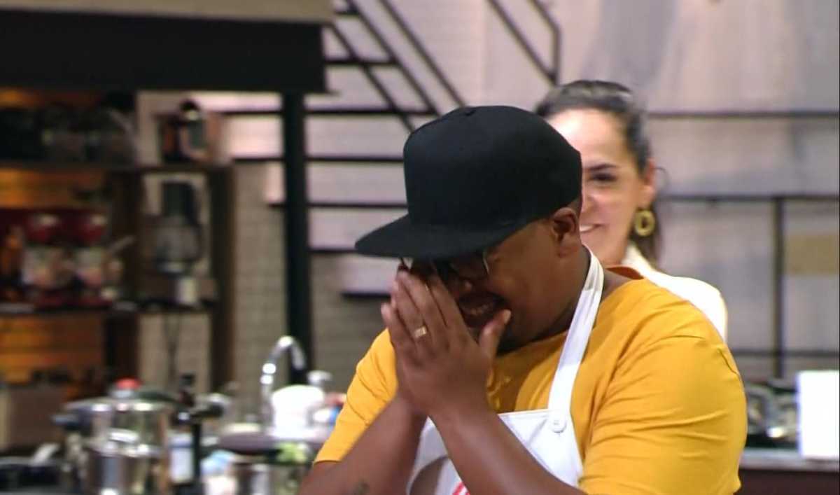 Hailton chora ao vencer o MasterChef Brasil