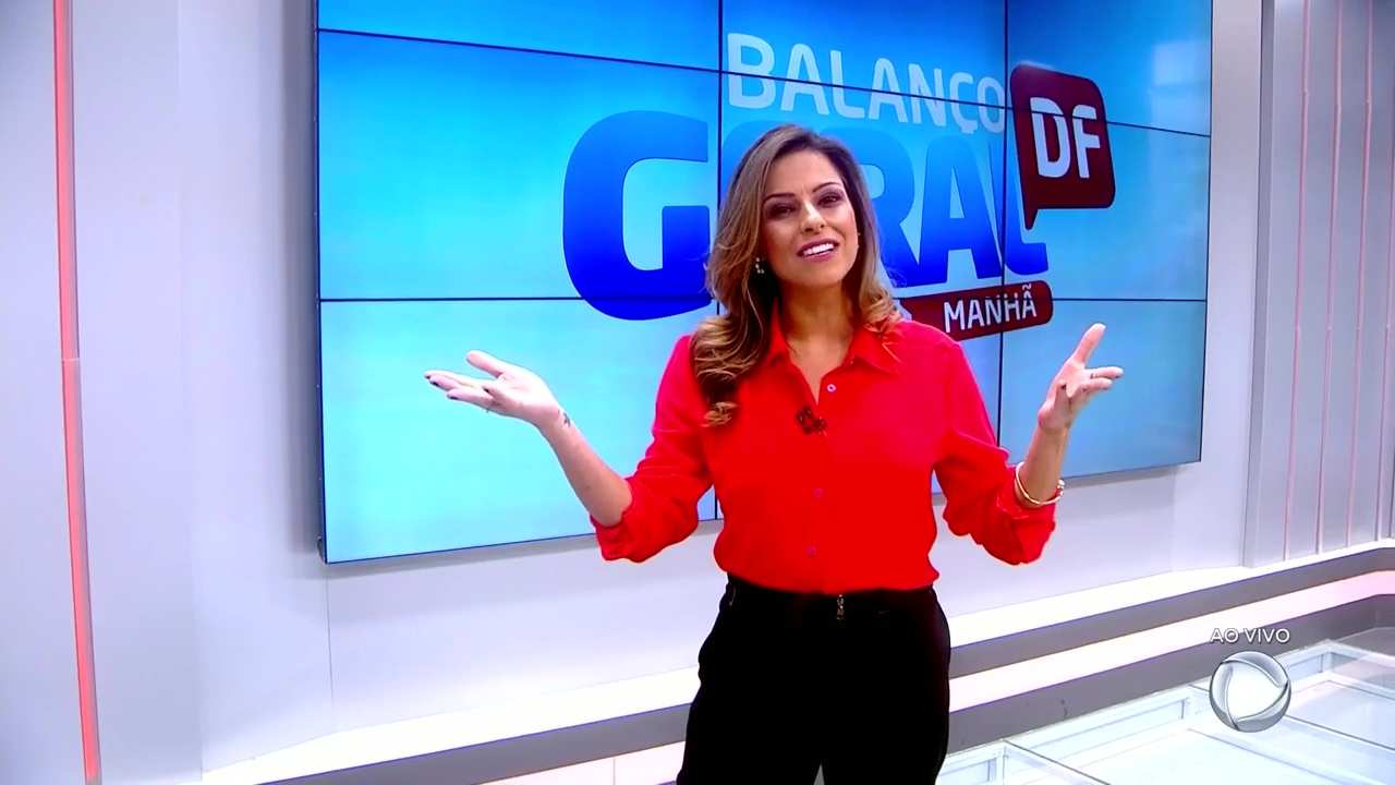 Nikole Lima apresentando o primeiro Balanço Geral Manhã DF