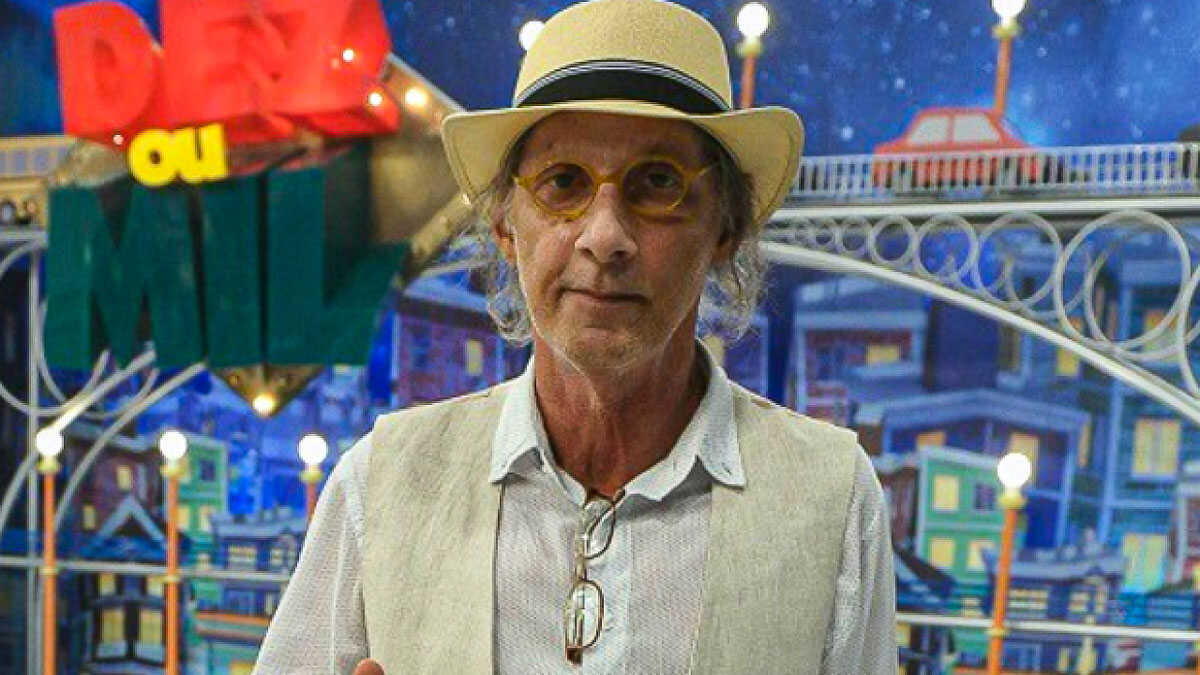 Produtor musical Arnaldo Saccomani durante participação no quadro 'Dez ou Mil' no Programa do Ratinho
