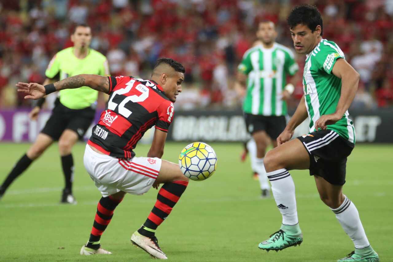 Duelo entre Flamengo e Coritiba em 2016