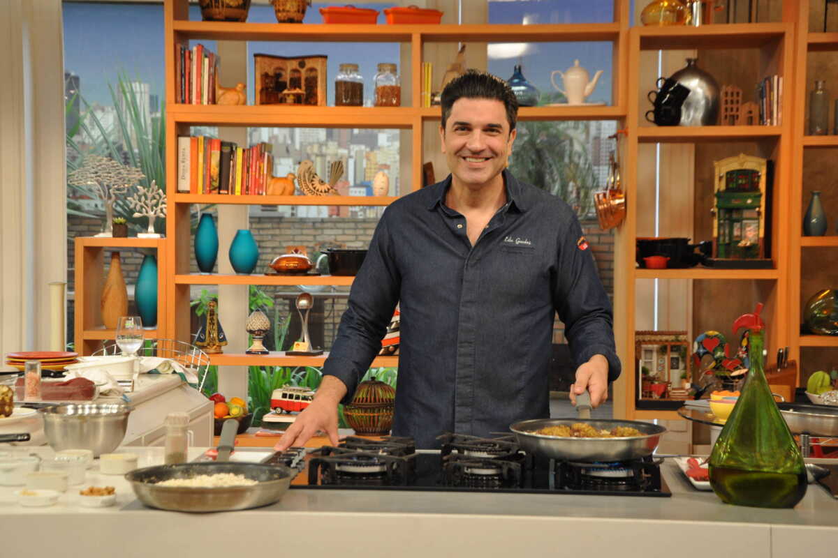 Chef Edu Guedes apresentando seu programa na RedeTV!