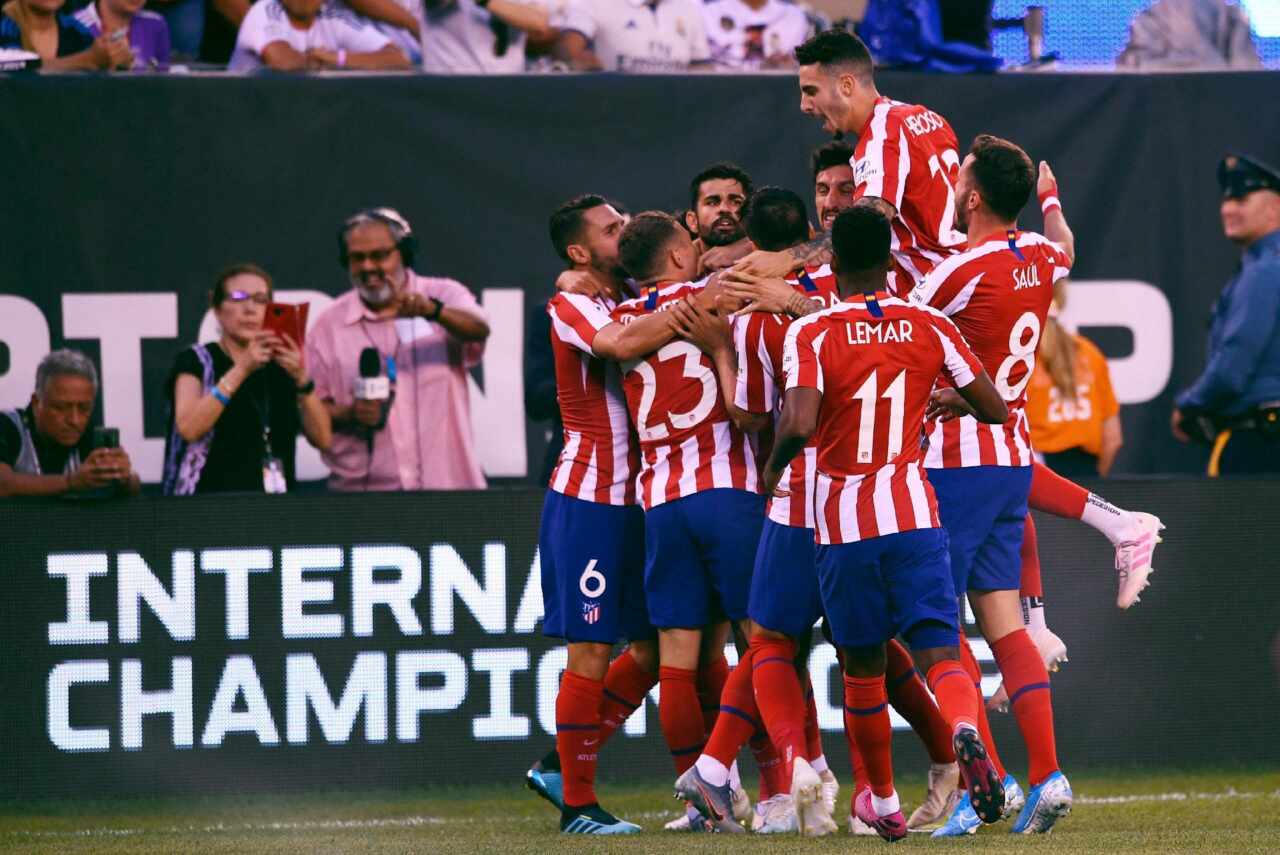 Jogadores do Atlético de Madrid (Espanha) comemorando GOL