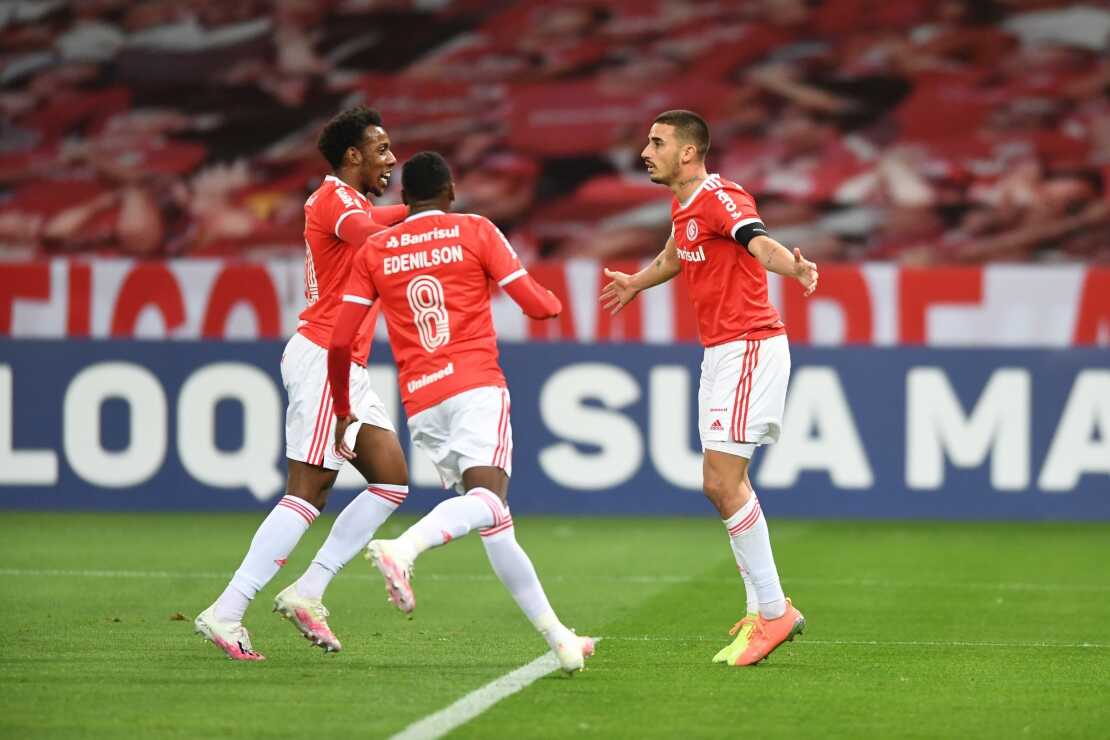 Jogadores do Internacional em campo