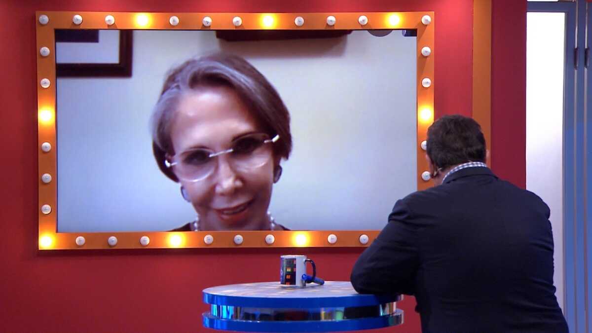 Florinda conversa com Ratinho no estúdio do seu programa no SBT