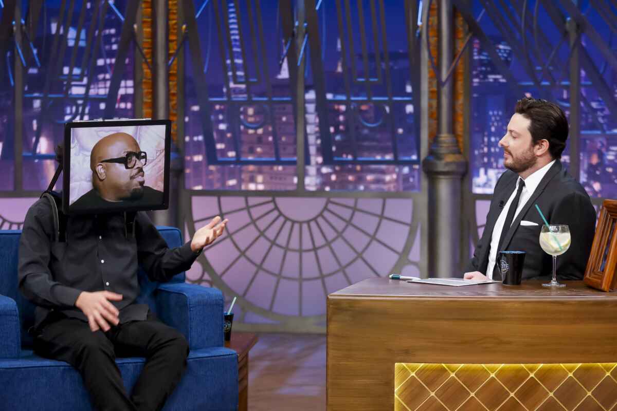 Danilo Gentili entrevistando CeeLo Green por chamada de vídeo no The Noite