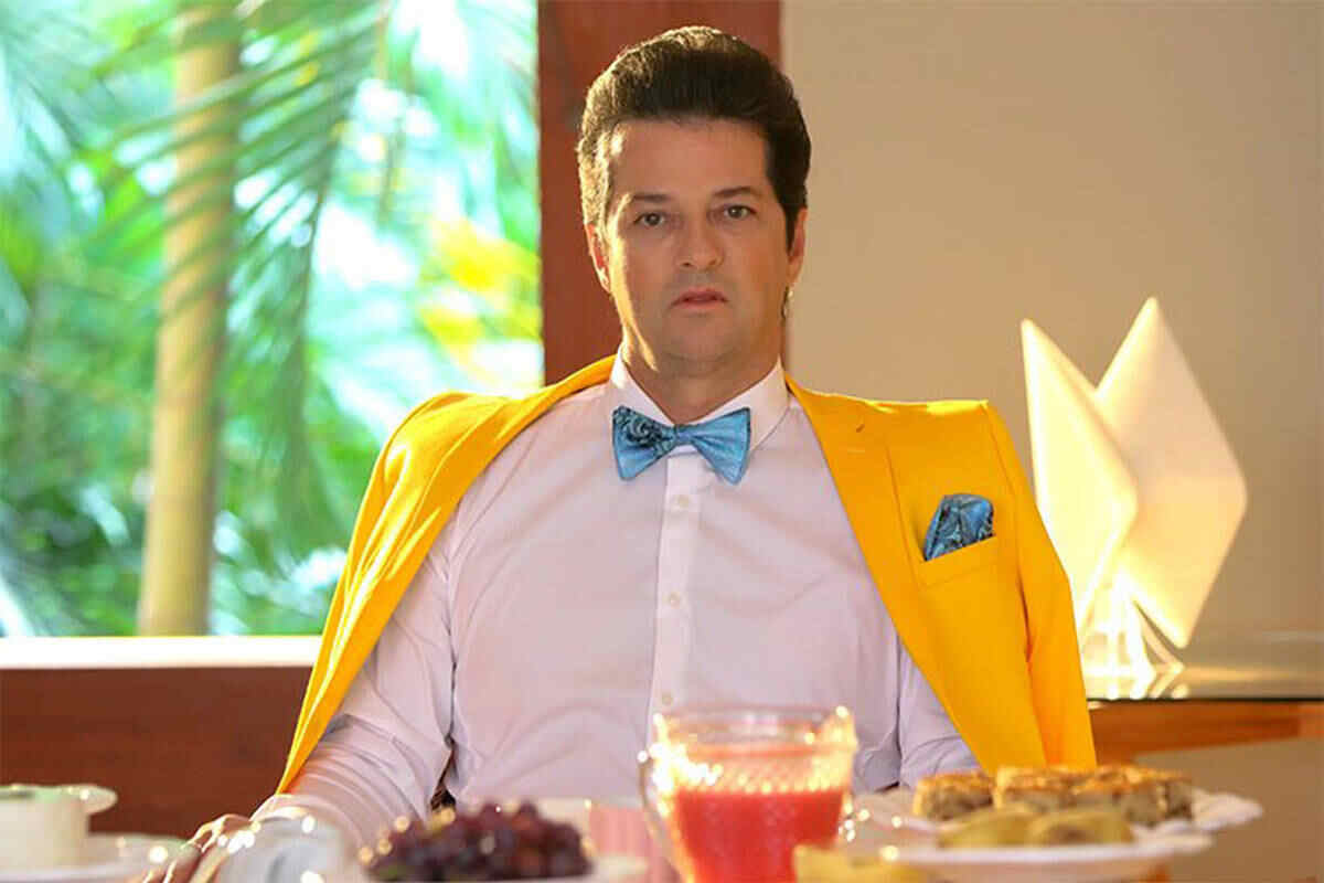 Ator Marcelo Serrado durante cena do filme Crô em Família