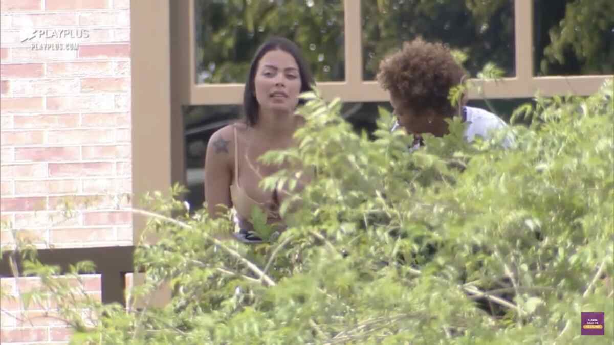 Victória Villarim e Lidi Lisboa conversam nesta tarde de sexta feira (25)