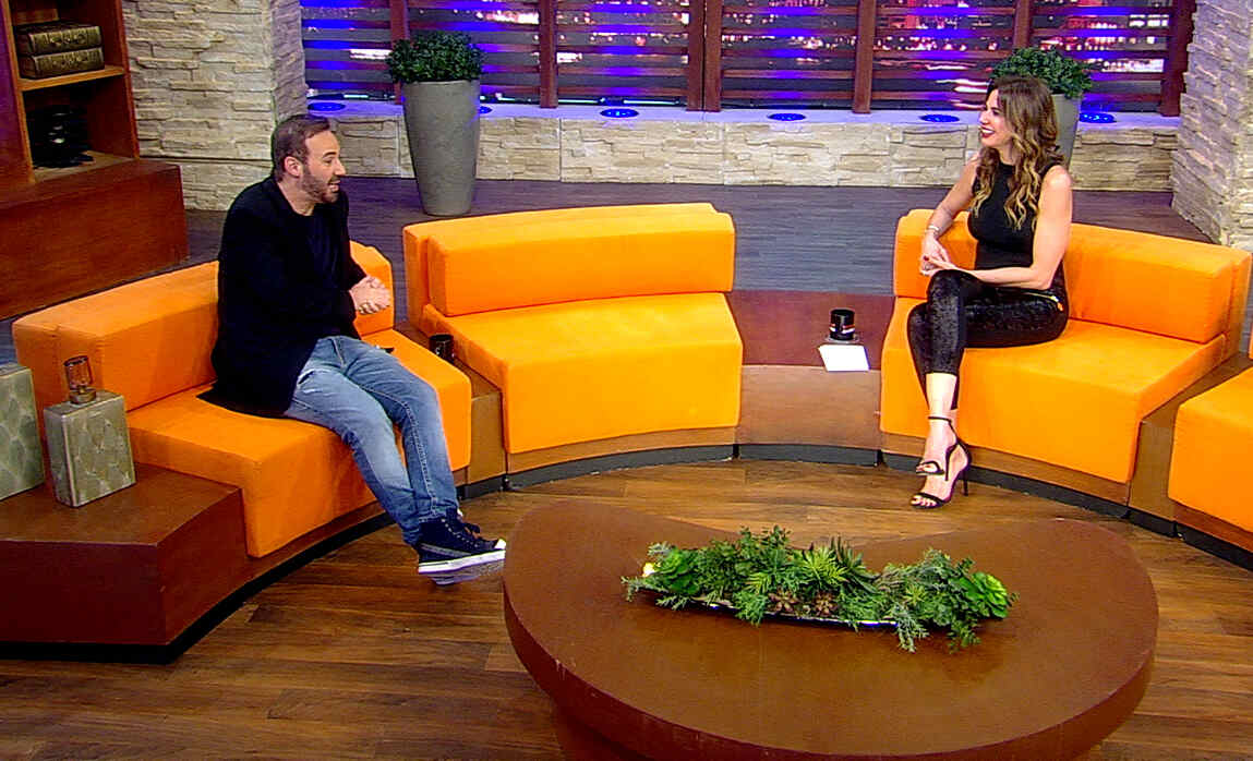 Humorista Diego Portugal durante entrevista para o Luciana By Night